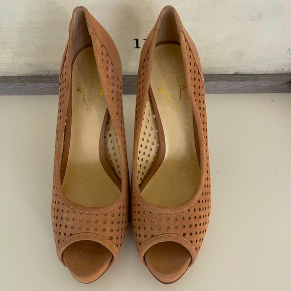 Footcandy apricot/nude suede heel. Platform. Never worn. - Picture 1 of 4